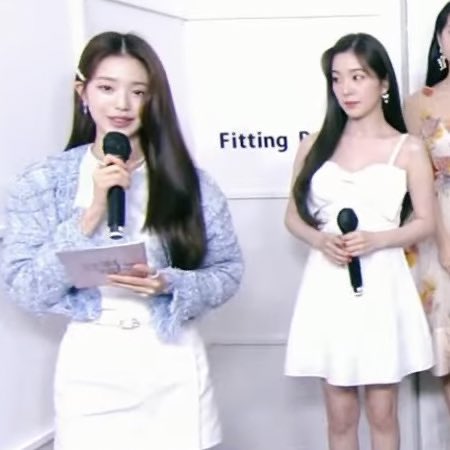 2 beauties of the market Irene & Wonyoung share the same frame: Visual doubled but almost made an awkward move!  - Photo 5.