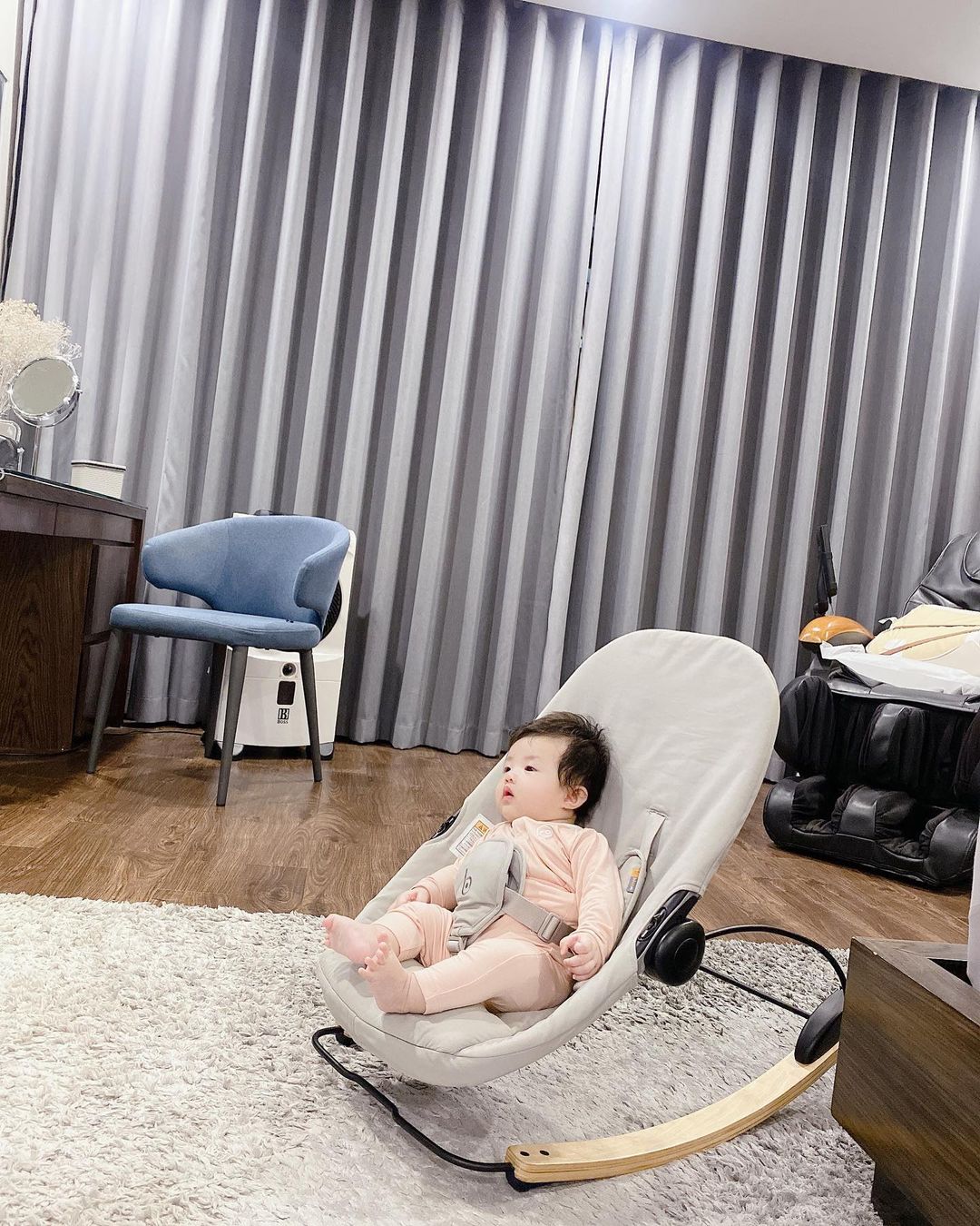 The expensive baby diapers of the little princess of the Dong Nhi family: The vibration chair is more than 4 million relaxing, the super car is walking more than 20 million - Photo 11.