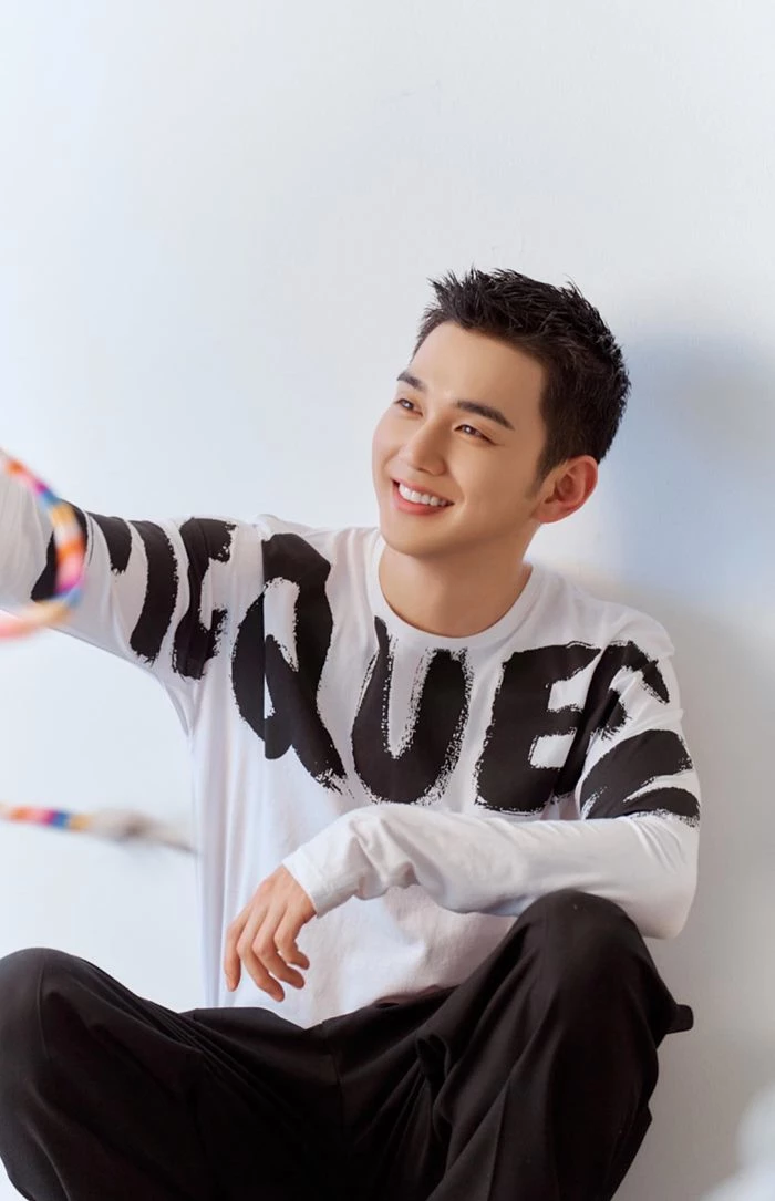 Having just returned to YG, the national younger brother Yoo Seung Ho has transformed into a top-notch visual, posing as a handsome goodbye to his dark image - Photo 5.