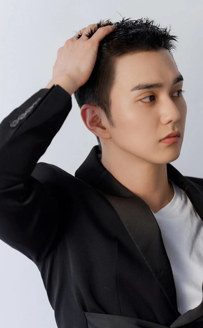 Having just returned to YG, the national younger brother Yoo Seung Ho has transformed into a top-notch visual, posing as a handsome man, saying goodbye to his dark image - Photo 4.