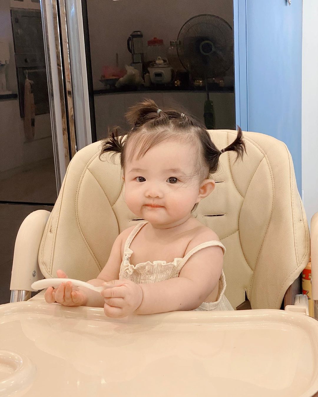 The sky-high price of milk diapers of the little princess of the Dong Nhi family: The vibration chair relaxes more than 4 million, the super car walks more than 20 million - Photo 13.