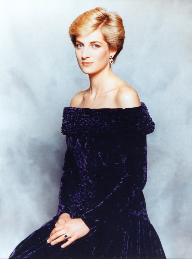 Little is known about the portrait photo hated by Princess Diana: Contains offensive details but is still used and circulated everywhere - Photo 1.