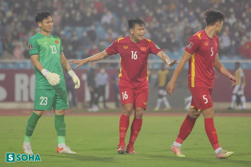 HOT: Coach Park Hang-seo bid farewell to two students after the loss to Oman, closing the list of matches against Japan - Photo 1.