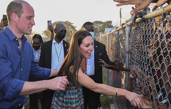 The photo that caused a social media storm caused Princess Kate to receive a lot of criticism, did Meghan contribute to making things worse? - Photo 2. The photo that caused a social media storm caused Princess Kate to receive a lot of criticism, did Meghan contribute to making things worse? - Photo 2.