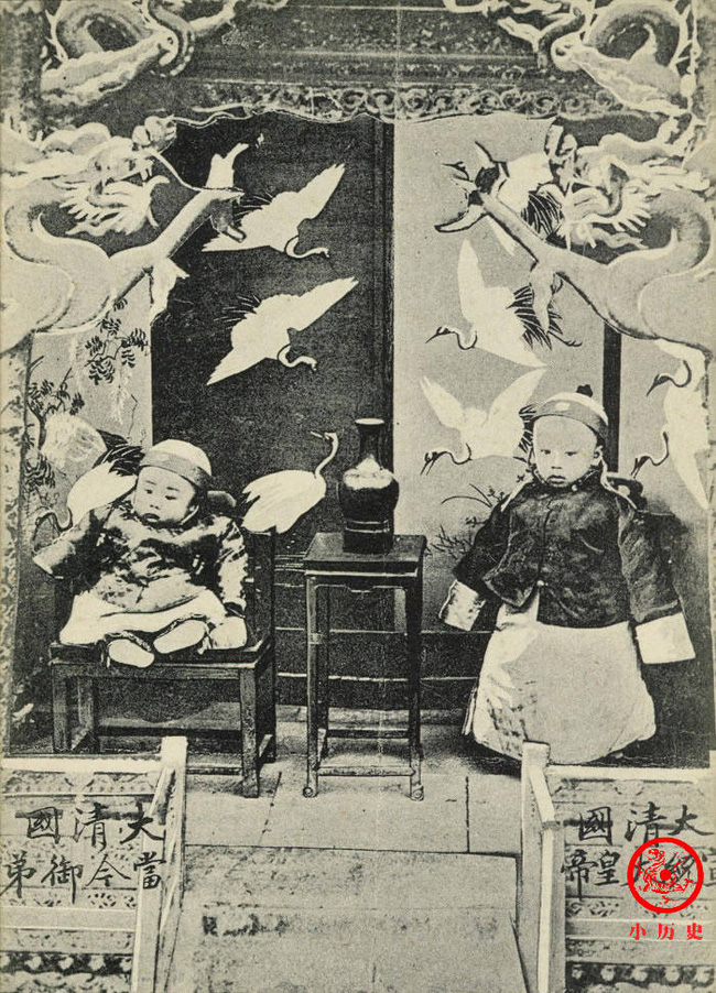 Bộ ảnh cũ nhà Thanh: Thái hậu lộ nửa mặt điều khiển Hoàng đế công bố thoái vị, các bé gái vào cung tuyển tú làm nữ tỳ - Ảnh 1.