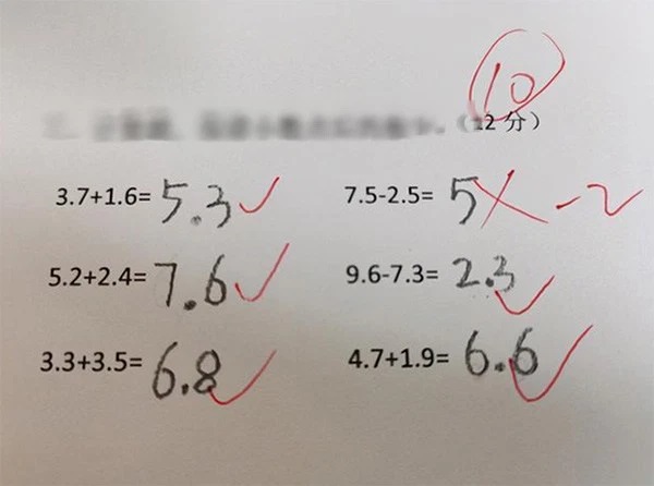 Bài Toán 3,9 + 5,1 = 9,0 bị giáo viên GẠCH SAI khiến phụ huynh bức xúc: Cô giải thích sao mà lãnh đạo Bộ Giáo dục phải lên tiếng - Ảnh 3.