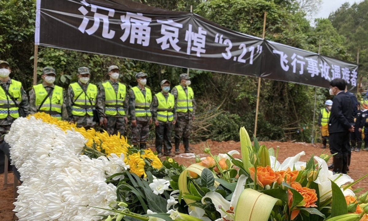 China holds a memorial ceremony for the victims of the plane crash - Photo 1.