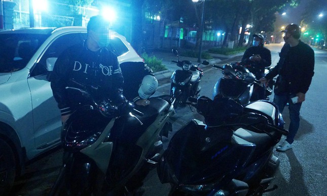 Những câu chuyện bất ngờ khi quái xế đụng cảnh sát 141 hóa trang - Ảnh 3.