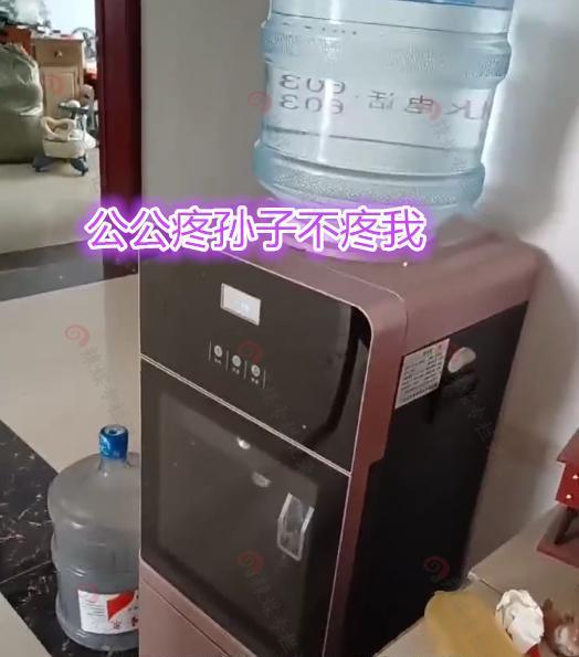 The father-in-law bought a hot and cold water heater, the daughter-in-law posted a scandal because she was treated badly, and was finally slapped by netizens for one reason - Photo 3.