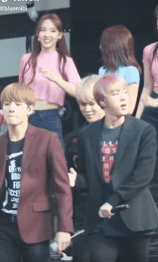 Clip: TWICE bất ngờ nhảy See Tình cực ăn khớp nhưng ánh mắt netizen lại lỡ va vào 1 thành viên BTS! - Ảnh 5.