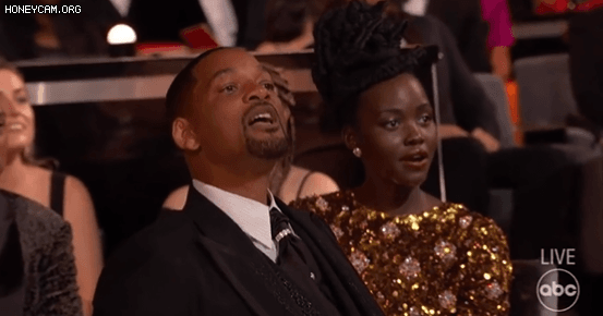 Cú twist bất ngờ: Will Smith bị chỉ trích dữ dội vì tát đồng nghiệp trên sóng live Oscar để bảo vệ vợ, dư luận đổi chiều 180 độ - Ảnh 4.