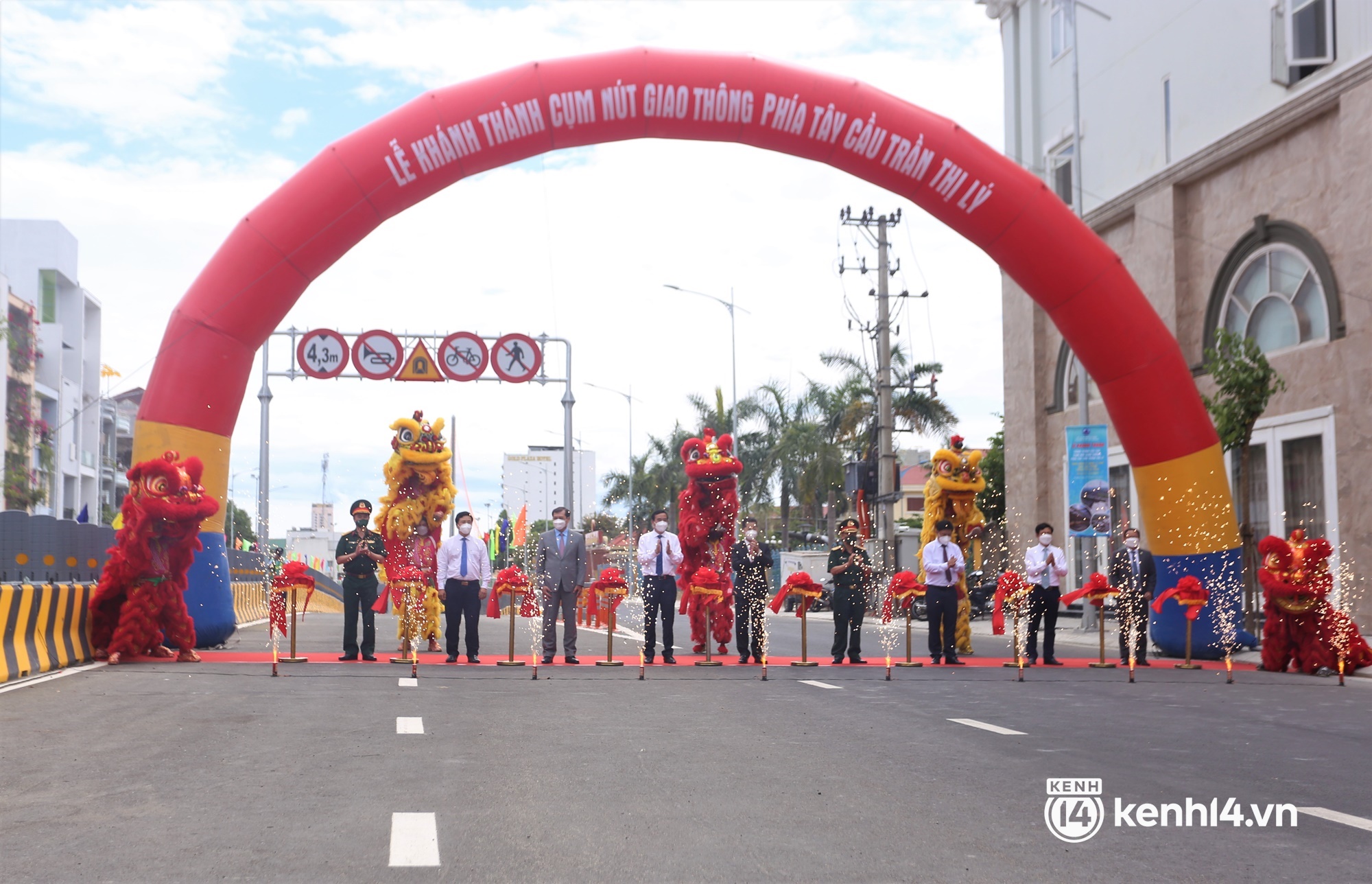 Da Nang inaugurated a 3-storey intersection with more than 720 billion VND with a very unique open-air tunnel - Photo 1.
