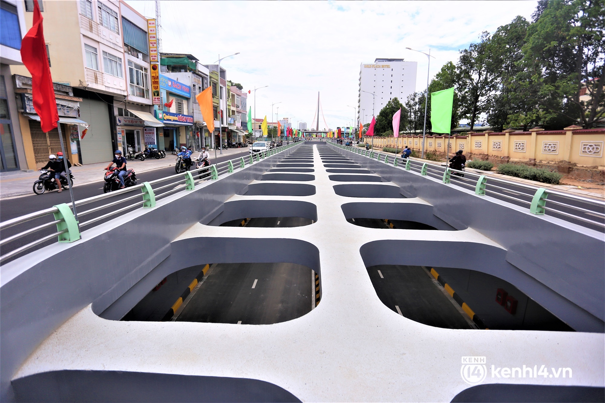Da Nang inaugurated a 3-storey intersection with more than VND 720 billion with a very unique open-air tunnel - Photo 5.