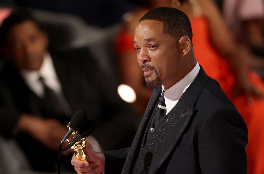 Will Smith bật khóc nhận cúp danh giá sau cú tát tranh cãi nhất Oscar: Tình yêu sẽ khiến bạn làm những điều điên rồ - Ảnh 2.