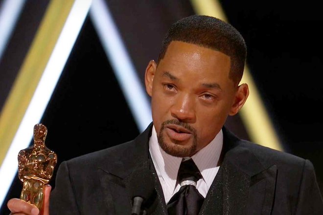 Will Smith bật khóc nhận cúp danh giá sau cú tát tranh cãi nhất Oscar: Tình yêu sẽ khiến bạn làm những điều điên rồ - Ảnh 4.