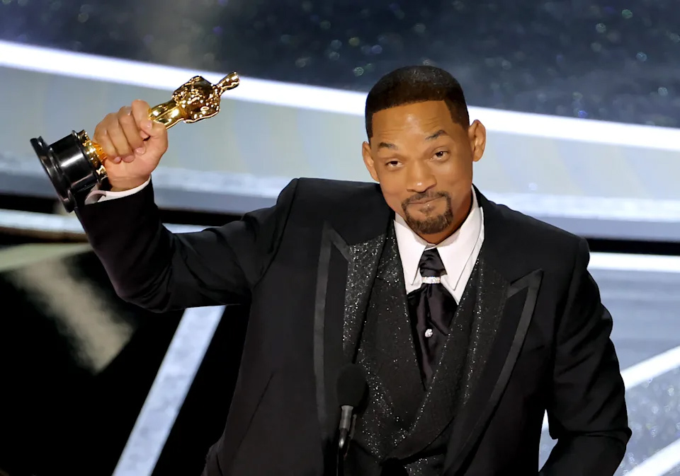 Will Smith bật khóc nhận cúp danh giá sau cú tát tranh cãi nhất Oscar: Tình yêu sẽ khiến bạn làm những điều điên rồ - Ảnh 5.