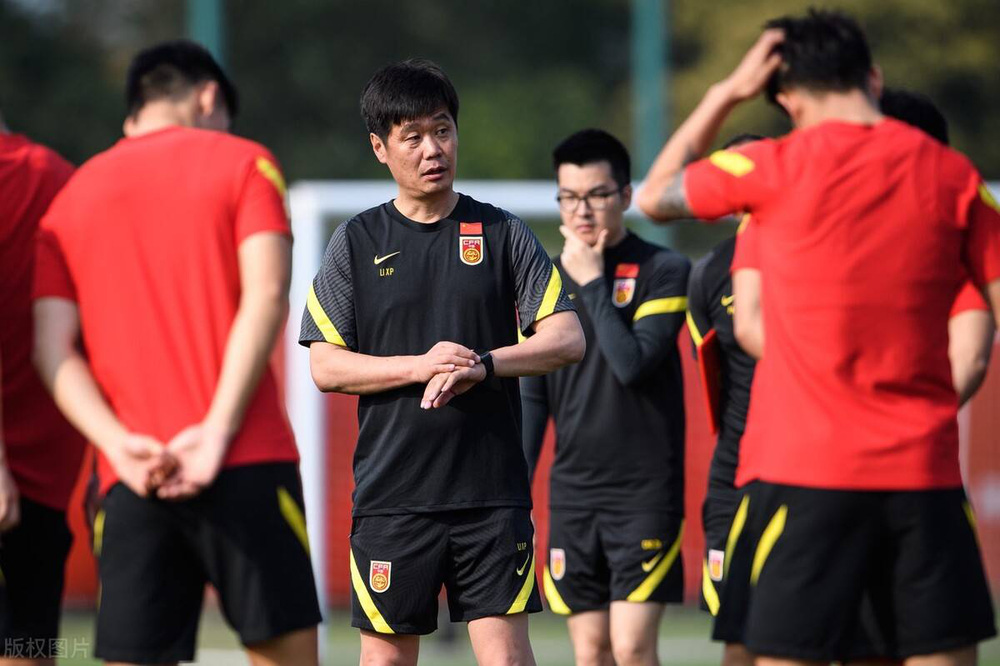 Asked why China couldn't attend the World Cup, the coach used 4 words to respond and was praised sobbing - Photo 1.