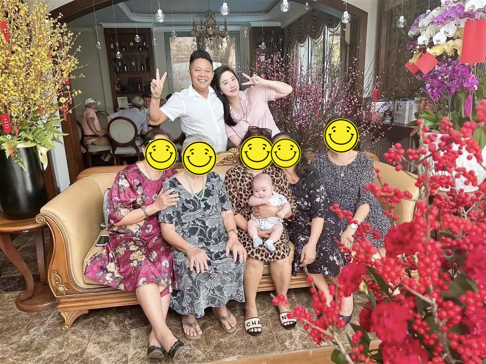 Rarely reveals Bao Thy's photo with the rich husband's family, looking at his expression, he knows how close he is!  - Photo 2.