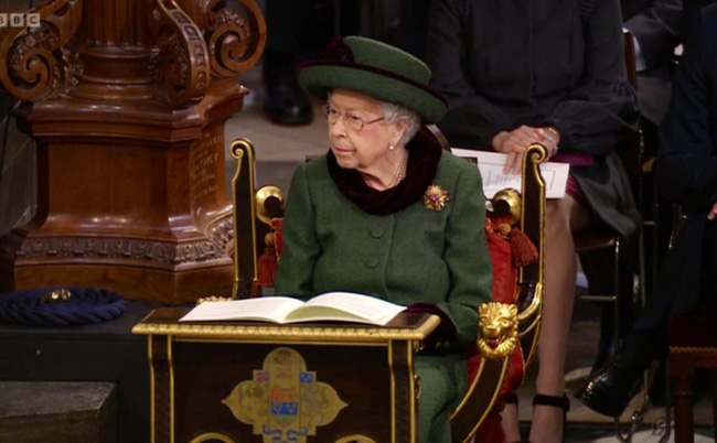 The most emotional moment: The Queen of England shed tears in memory of her partner of 74 years, many people also burst into tears - Photo 5.