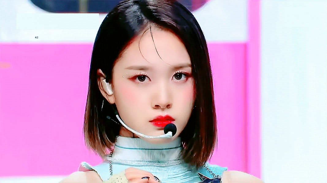 Nữ idol Gen 4 đứng cạnh Jang Wonyoung m&agrave; kh&ocirc;ng hề l&eacute;p vế, c&ograve;n được khen xinh như b&uacute;p b&ecirc; Barbie? - Ảnh 5.