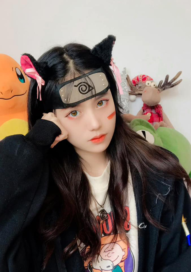 &ldquo;Ăn m&agrave;y qu&aacute; khứ&rdquo;, nữ streamer tự nhận m&igrave;nh l&agrave; b&ugrave;a đỏ, khoe &ldquo;t&acirc;m hồn&rdquo; cỡ khủng - Ảnh 1.