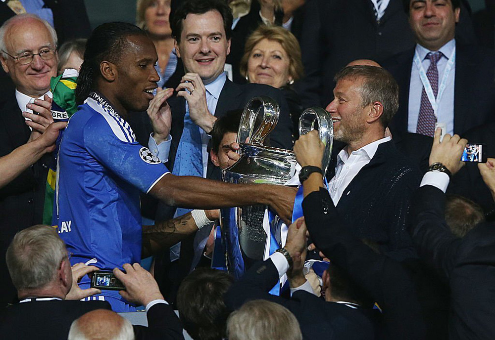 Bán Chelsea, Roman Abramovich là thiên thần hay ác quỷ? - Ảnh 2. Bán Chelsea, Roman Abramovich là thiên thần hay ác quỷ? - Ảnh 2.