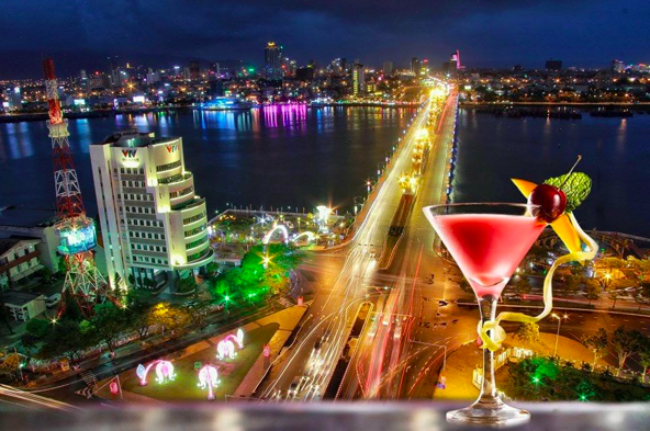 Những chiếc bar rooftop cực xịn từ Nam chí Bắc nhất định phải check-in một lần khi đi du lịch - Ảnh 7.