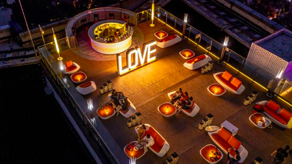 Những chiếc bar rooftop cực xịn từ Nam chí Bắc nhất định phải check-in một lần khi đi du lịch - Ảnh 10.