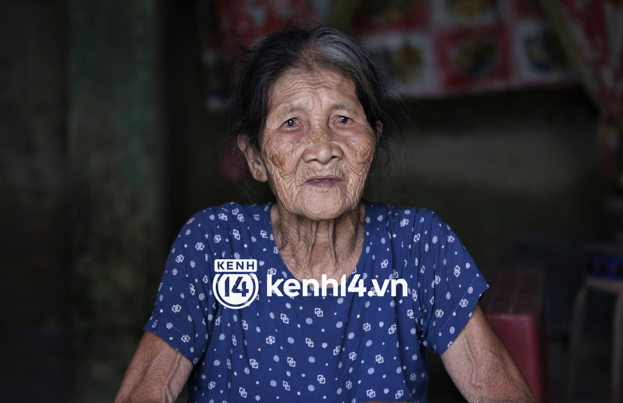 Meeting an old woman in Hoi An, she suddenly became famous because she was invited to act in a ghost movie: They paid for food all day, and earned 300,000 VND - Photo 9.