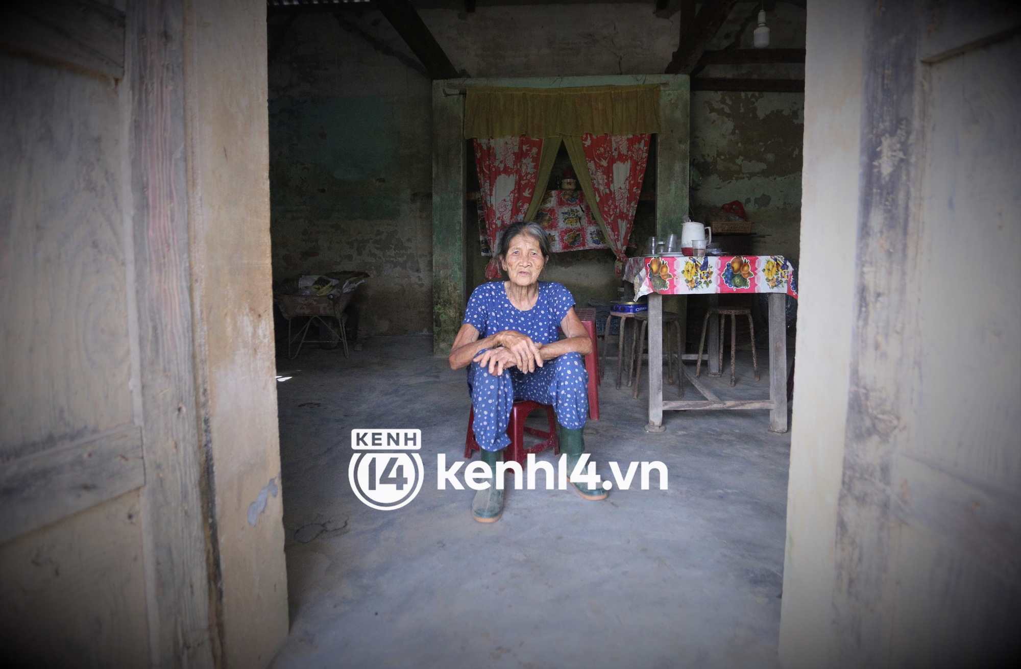 Meeting an old lady in Hoi An, she suddenly became famous because she was invited to act in a ghost movie: They paid for food all day, and earned 300,000 VND - Photo 18.