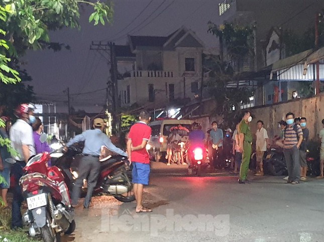 Phát hiện nam thanh niên tử vong bất thường cạnh xe máy - Ảnh 1.