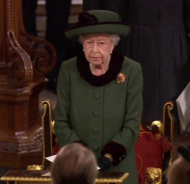 Cử chỉ tinh tế của Công nương Kate dành cho Nữ hoàng Anh và 3 chi tiết xúc động trong lễ tưởng niệm Hoàng tế Philip - Ảnh 3.