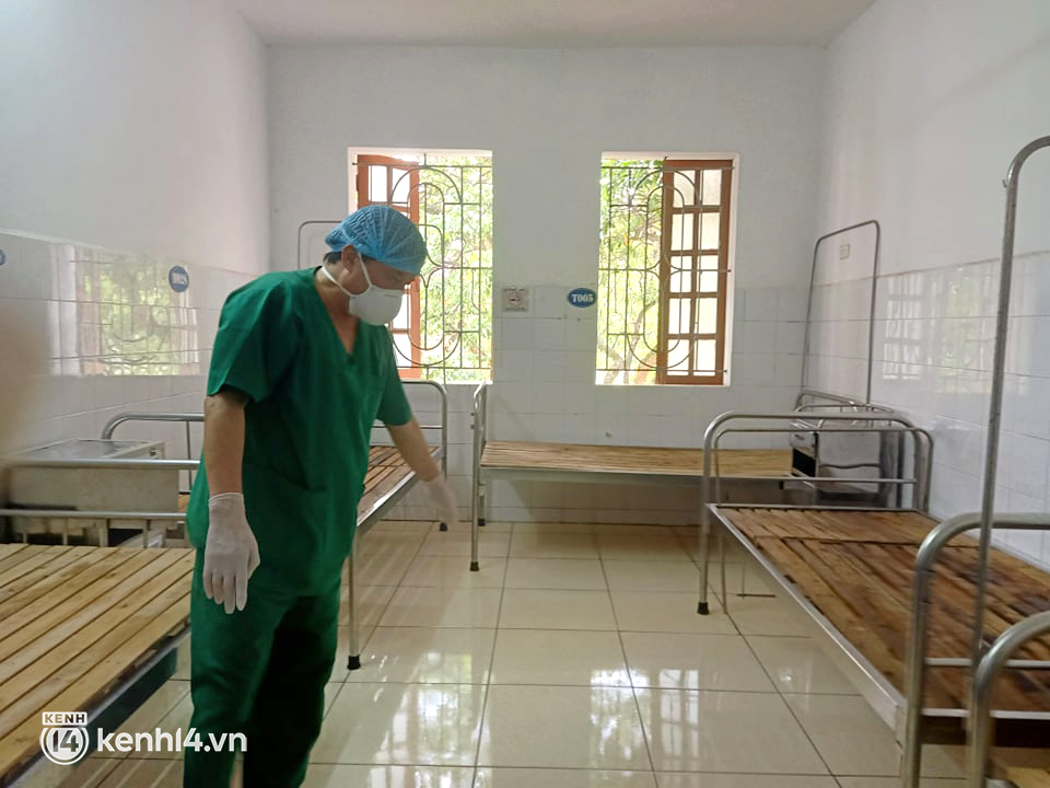 Close-up of the scene of the unusual death of mother and daughter F0 in Hai Duong, the functional forces had to break the glass door because it was locked on the left - Photo 1.