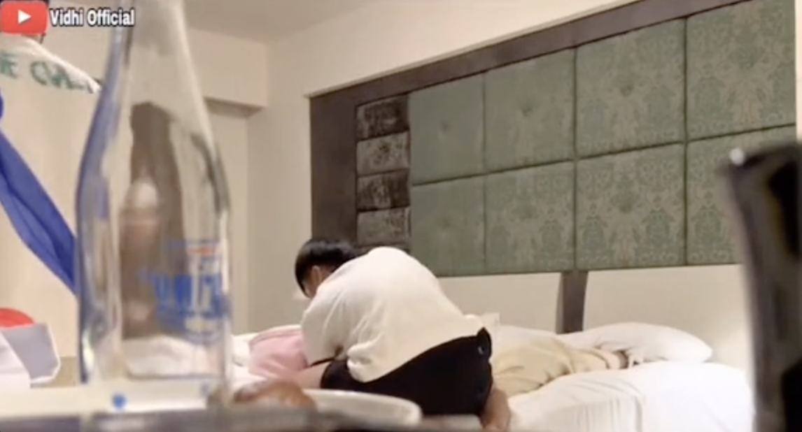 Moment: Dat Villa fell on the bed crying because of his girlfriend, everyone watching was both sad and funny - Photo 4.