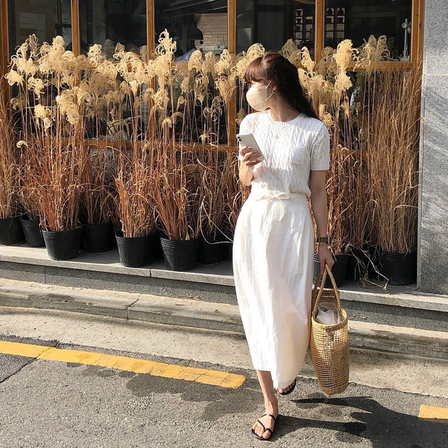 Đi sandal nên mặc gì? Áp dụng 13 công thức sau, bạn sẽ sành điệu hết phần người khác - Ảnh 13.
