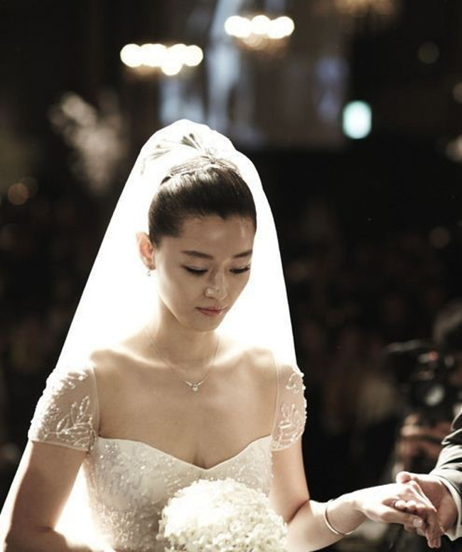 Why do Son Ye Jin and the best brides of Kbiz only have a simple bun on the wedding day?  The answer shows the superstar level - Photo 7.
