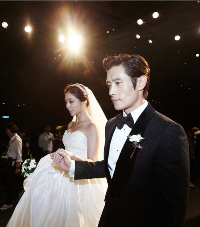 Vì sao Son Ye Jin và các cô dâu cực phẩm Kbiz chỉ búi tóc giản đơn vào ngày cưới? Đáp án cho thấy đẳng cấp siêu sao - Ảnh 10.