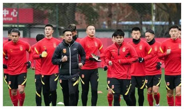 Nhắc trận thua bẽ mặt trước Việt Nam, b&aacute;o Trung Quốc hiến kế kh&ocirc;ng tưởng cho đội nh&agrave; - Ảnh 1.