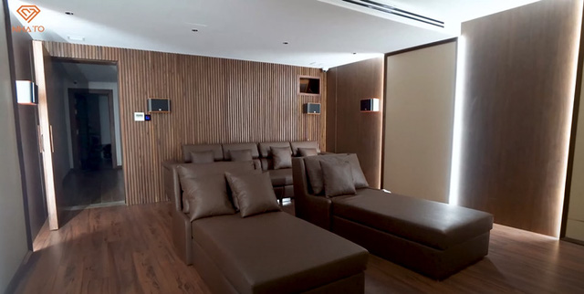 Biệt thự 500m2 của đại gia Đà Nẵng: Toàn bộ nội thất làm từ gỗ óc chó, riêng chiếc đèn chùm phòng khách có giá 1 tỷ đồng - Ảnh 16.