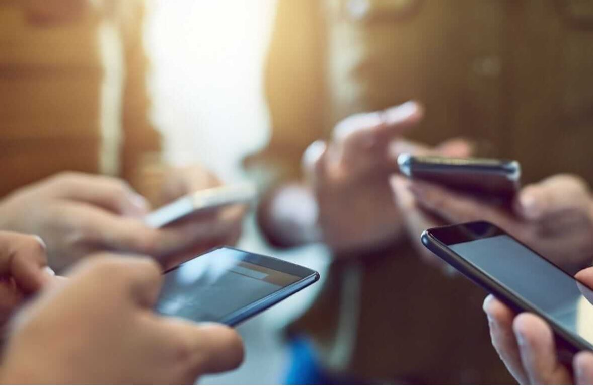 TikTok đang giành người dùng của Facebook - Ảnh 1. TikTok đang giành người dùng của Facebook - Ảnh 1.