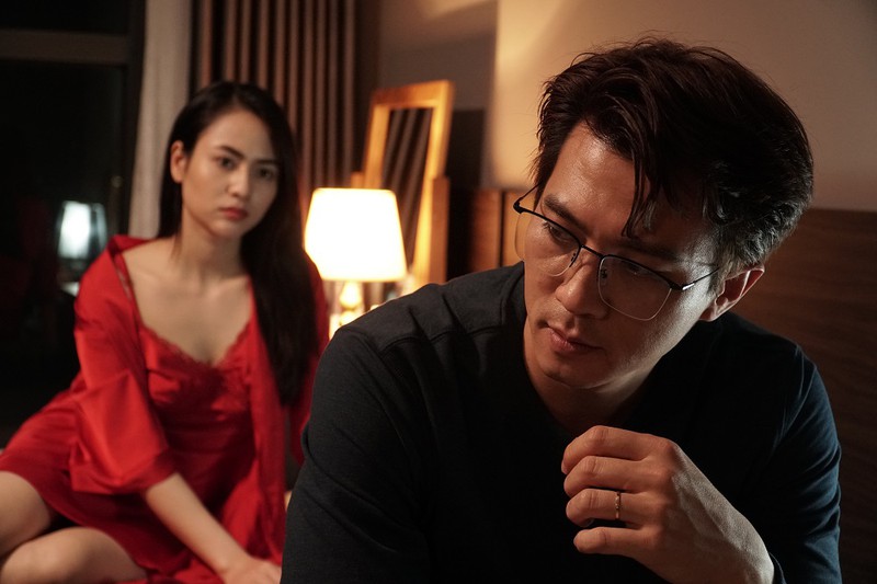 Vợ đẹp mặc váy ngủ gợi cảm còn cố đẩy đưa cho hở triệt để: Thái độ của chồng thế nào mà khán tức 3 ngày 3 đêm? - Ảnh 4. Vợ đẹp mặc váy ngủ gợi cảm còn cố đẩy đưa cho hở triệt để: Thái độ của chồng thế nào mà khán tức 3 ngày 3 đêm? - Ảnh 4.