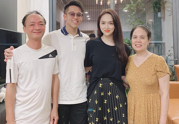 T&igrave;nh h&igrave;nh y&ecirc;u đương của sao Vbiz dạo n&agrave;y: Sơn T&ugrave;ng - Hải T&uacute; chắc nịch chuyện sống chung, ai sẽ l&ecirc;n xe hoa v&agrave;o 13/3 n&agrave;y? - Ảnh 12.