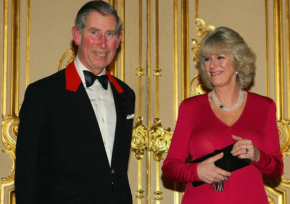 Khoảnh khắc cho thấy sự khác biệt đầy chua chát giữa Công nương Diana và tình địch Camilla trong ngày đính hôn với Thái tử Charles - Ảnh 2.