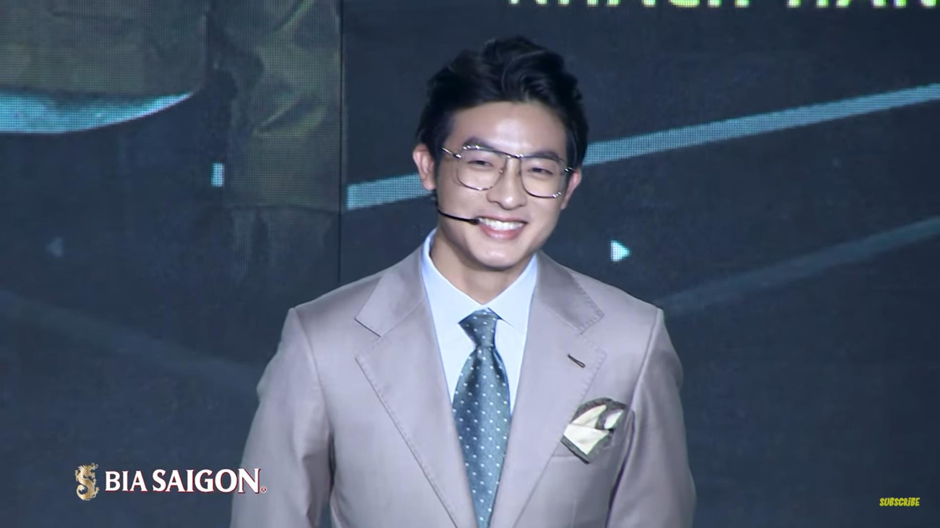 Học tr&ograve; Hương Giang đang khiến netizen rần rần nhận chồng: Mắt h&iacute; điển trai, body cũng hết nước chấm! - Ảnh 4.