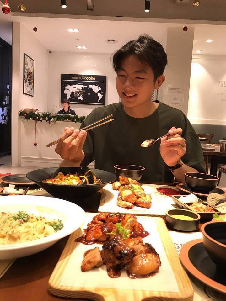 Học tr&ograve; Hương Giang đang khiến netizen rần rần nhận chồng: Mắt h&iacute; điển trai, body cũng hết nước chấm! - Ảnh 11.