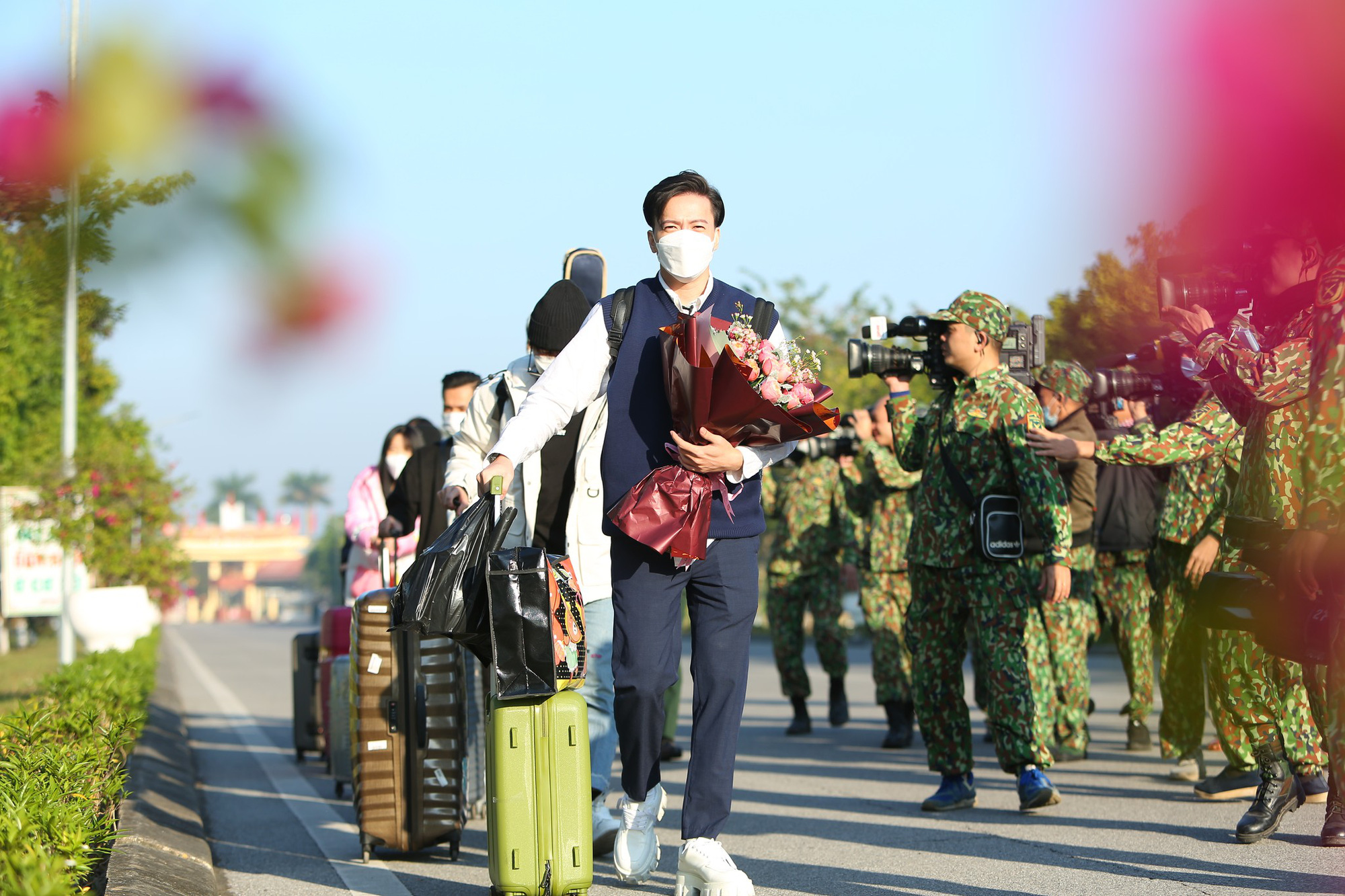 Màn chào sân của Sao Nhập Ngũ 2022: Hài hước nhưng dài lê thê, còn sặc mùi kịch bản! - Ảnh 2.