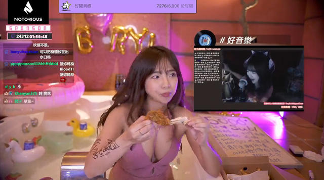 Mặc bikini tắm bồn để ăn mừng thành tích 5.000 subs, nữ streamer xinh đẹp suýt thì gặp sự cố bay kênh do quá gợi cảm - Ảnh 6.