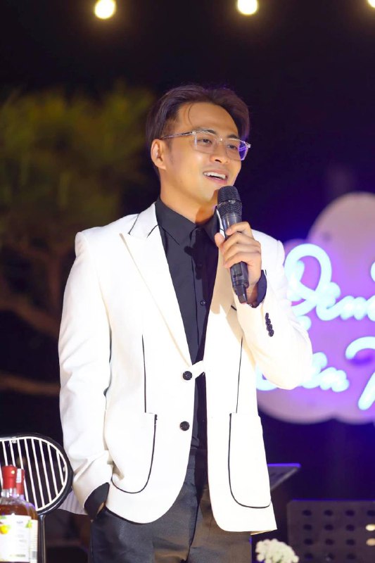 Dàn ca sĩ đổ xô lên Đà Lạt nhận show, cát-xê khác biệt thế nào khi diễn tại TP.HCM? - Ảnh 1. Dàn ca sĩ đổ xô lên Đà Lạt nhận show, cát-xê khác biệt thế nào khi diễn tại TP.HCM? - Ảnh 1.