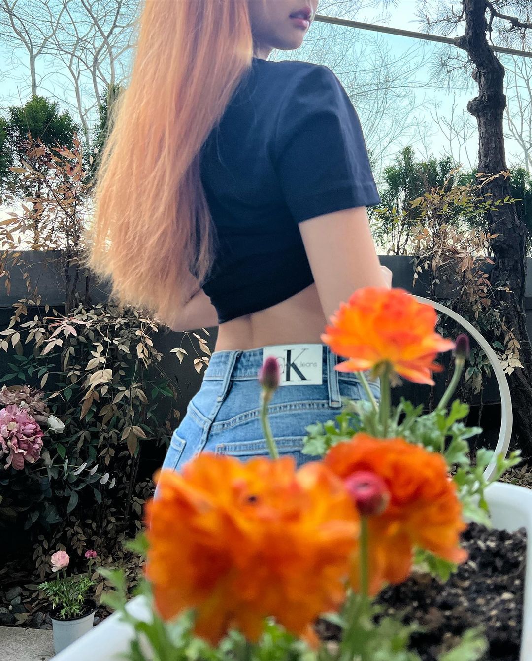 Ơn giời, Jennie sau 2 năm cuối cùng cũng đổi màu tóc, makeup đơn giản mà vẫn cháy 1000 độ - Ảnh 4. Ơn giời, Jennie sau 2 năm cuối cùng cũng đổi màu tóc, makeup đơn giản mà vẫn cháy 1000 độ - Ảnh 4.