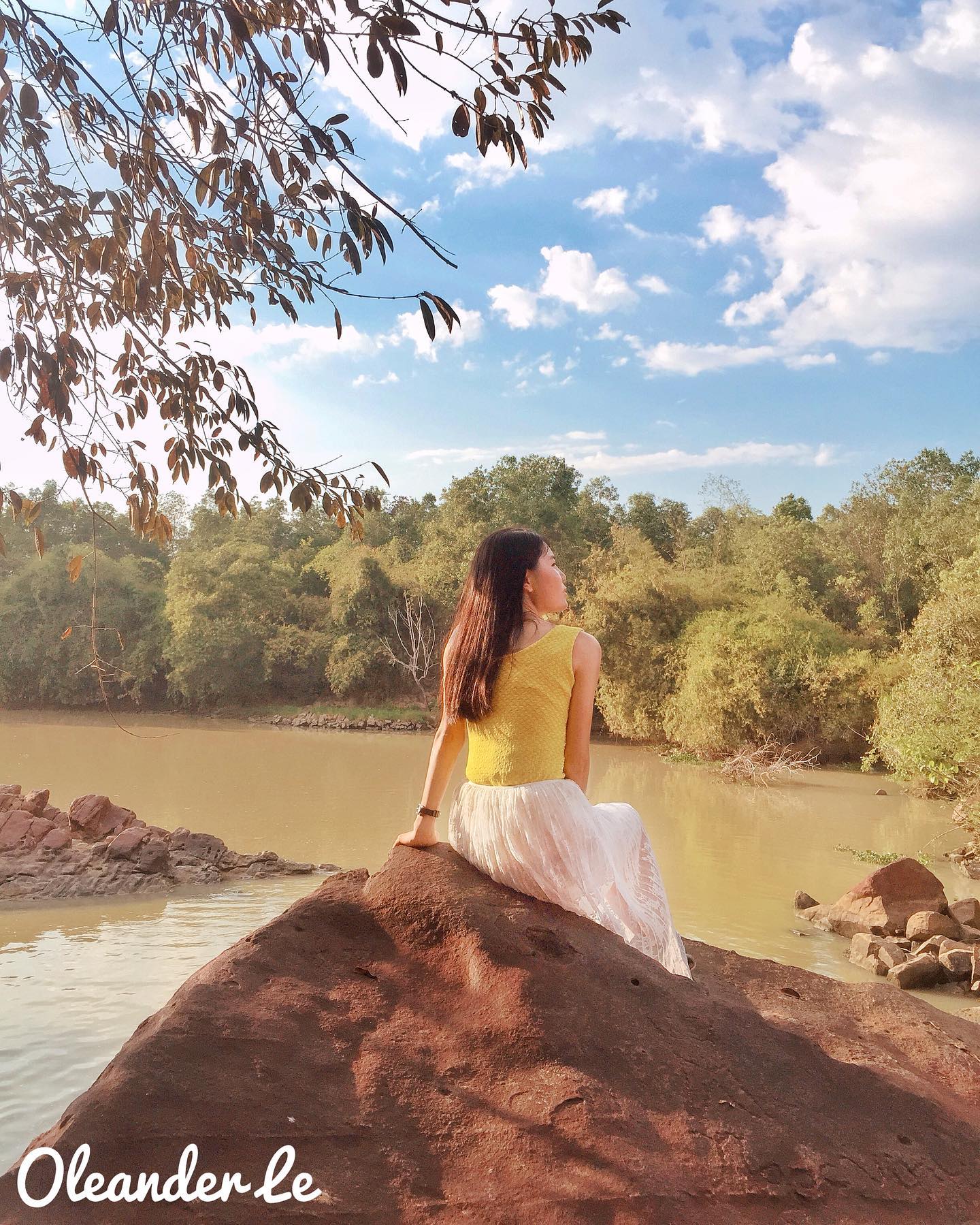 Quán ăn Bình Dương khiến dân mạng khiếp vía dù có view đắt xắt ra miếng: Nhìn thì đẹp nhưng cũng đáng sợ quá - Ảnh 3. Quán ăn Bình Dương khiến dân mạng khiếp vía dù có view đắt xắt ra miếng: Nhìn thì đẹp nhưng cũng đáng sợ quá - Ảnh 3.